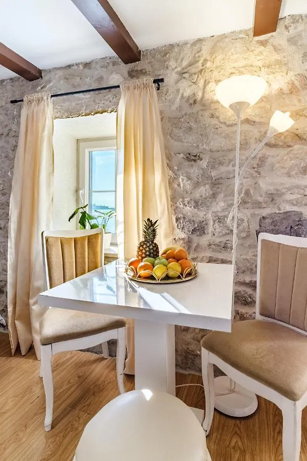 Sv.Duje Apartments 0*, Split